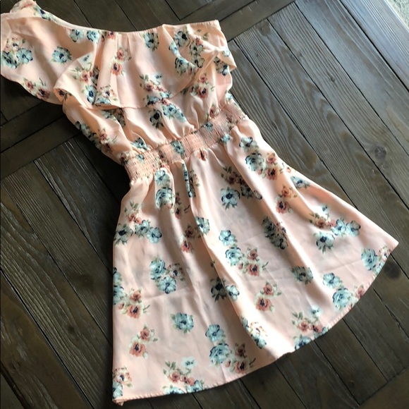 Dresses & Skirts - One shoulder floral Easter dress w/ ruffle. Size M